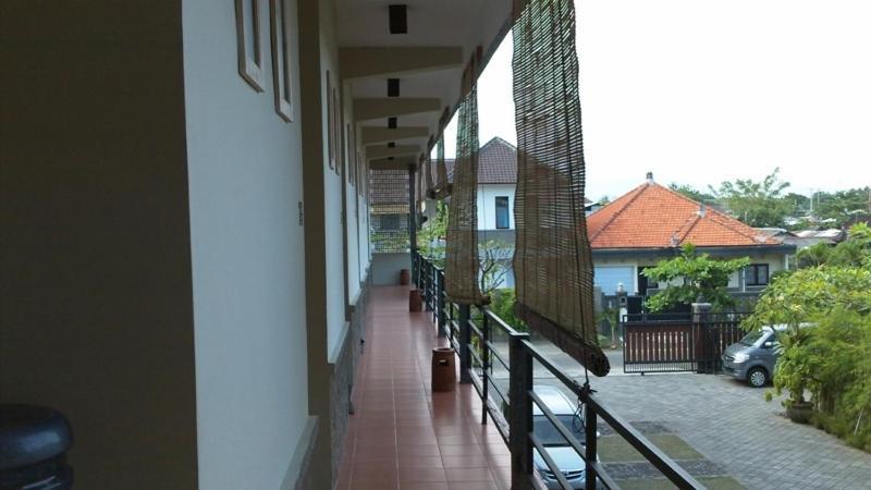 Urbanview Hotel Wayan Mansion Denpasar Exterior foto